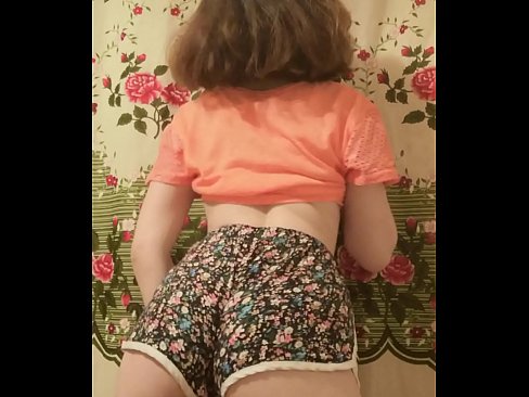 ❤️ Babe żagħżugħa sexy tqaxxir ix-xorts tagħha fuq il-kamera Fucking f'mt.makesexnotwar.ru ❤